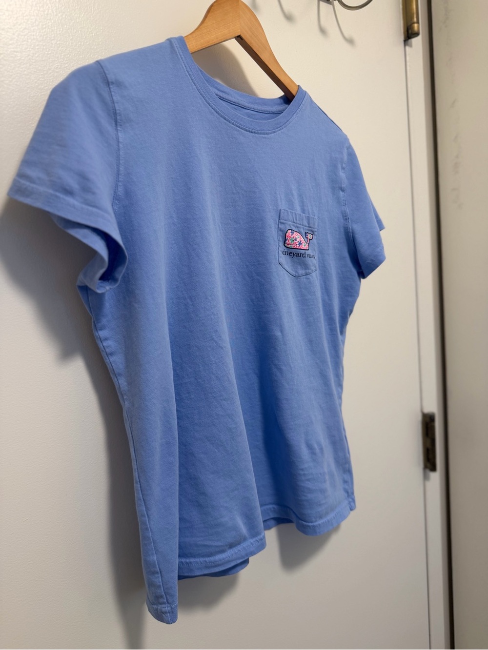 Vineyard Vines Pocket Tee in Light Blue size M - pink logo 100% cotton